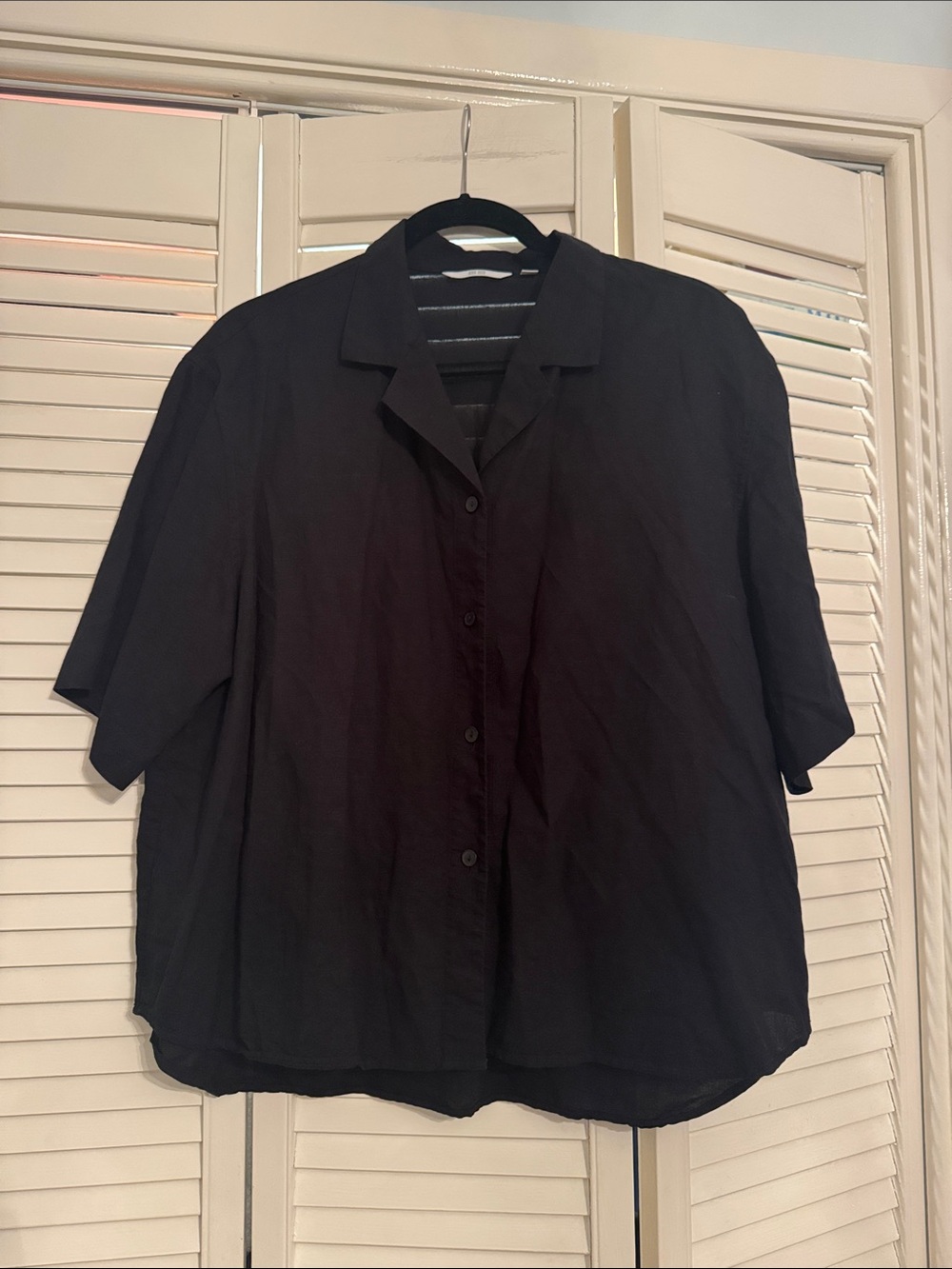 Uniqlo Black Short-Sleeve Casual Button-Down Shirt